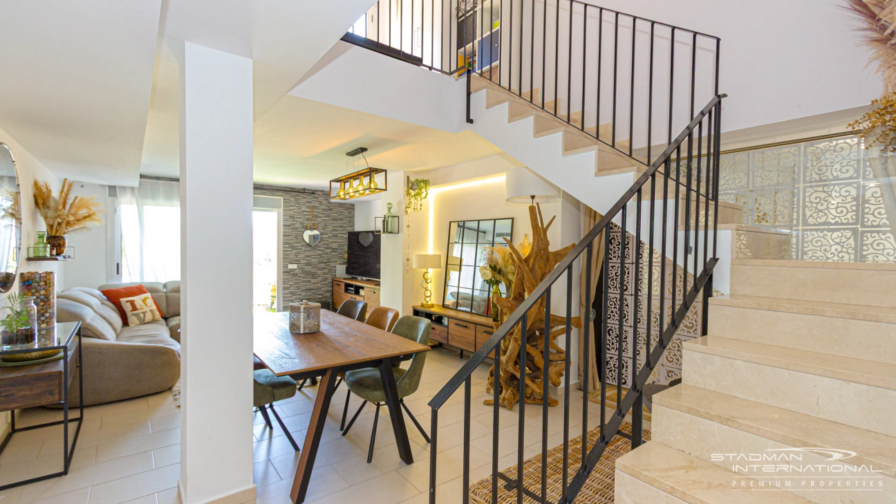 Geräumiges Duplex-Penthouse mit atemberaubender Aussicht in Mascarat