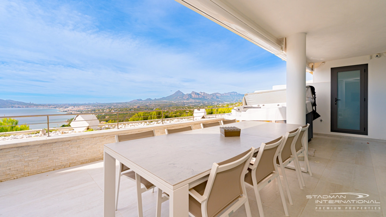 Apartamento de Lujo con Impresionantes Vistas al Mar en Altea Hills