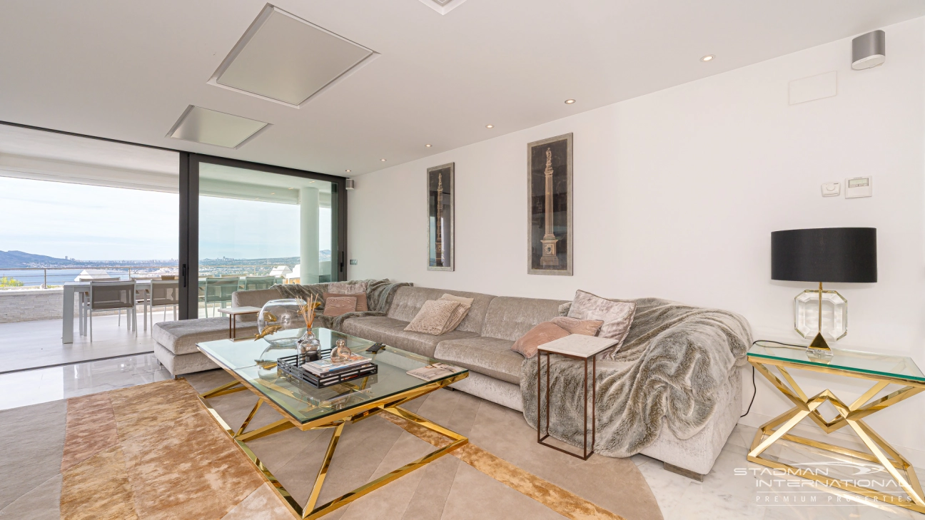Apartamento de Lujo con Impresionantes Vistas al Mar en Altea Hills