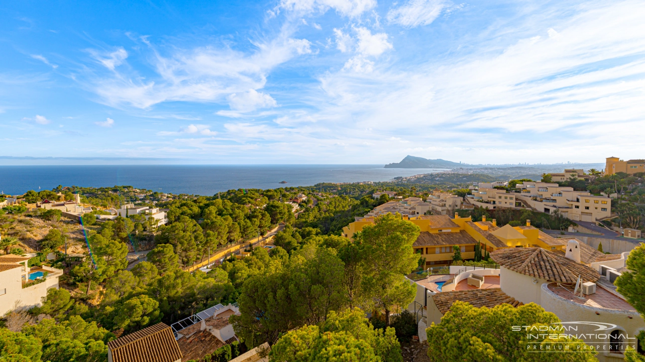 Amplia Villa Familiar con Apartamento y Hermosas Vistas al Mar