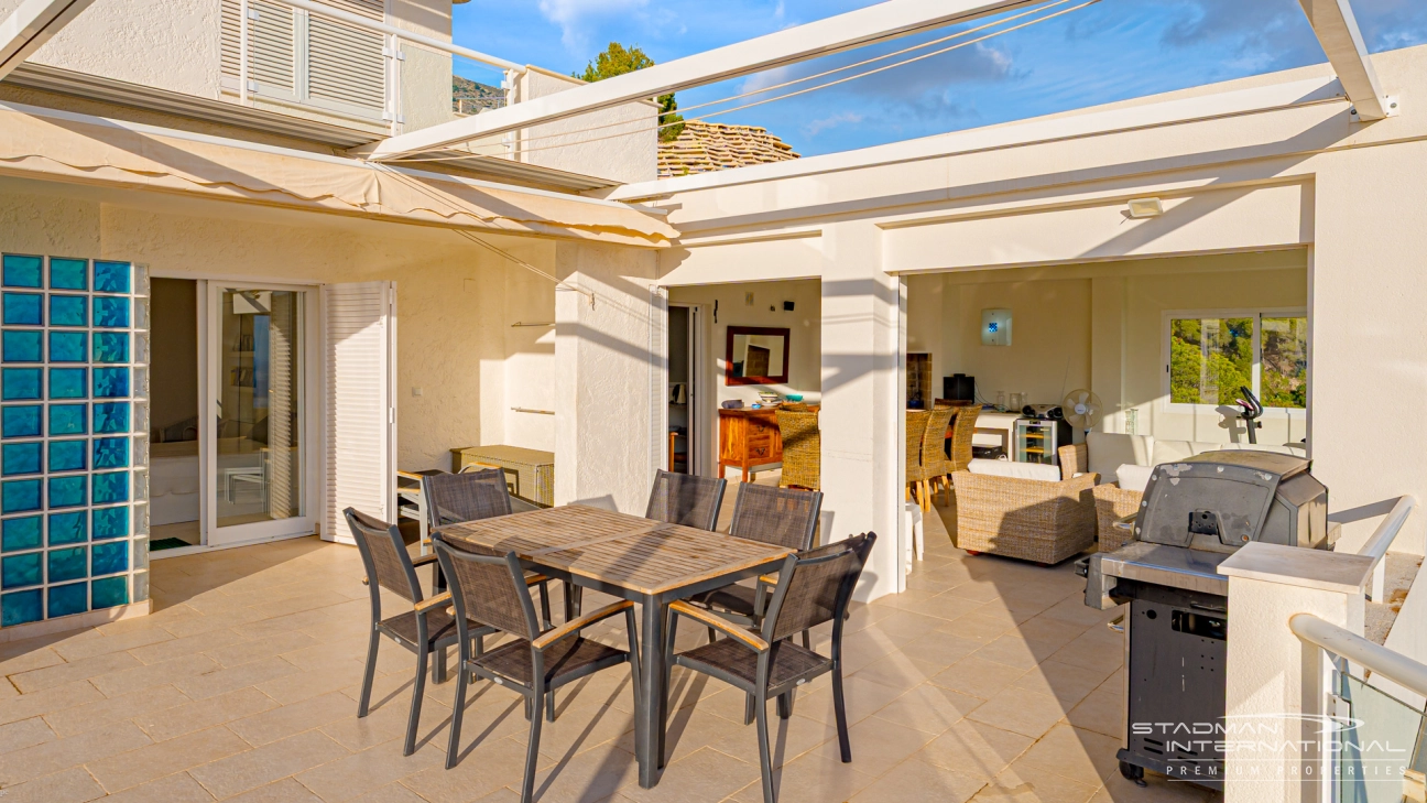 Amplia Villa Familiar con Apartamento y Hermosas Vistas al Mar