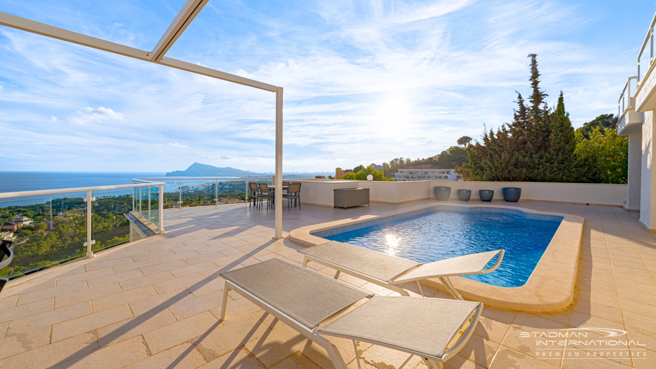 Amplia Villa Familiar con Apartamento y Hermosas Vistas al Mar