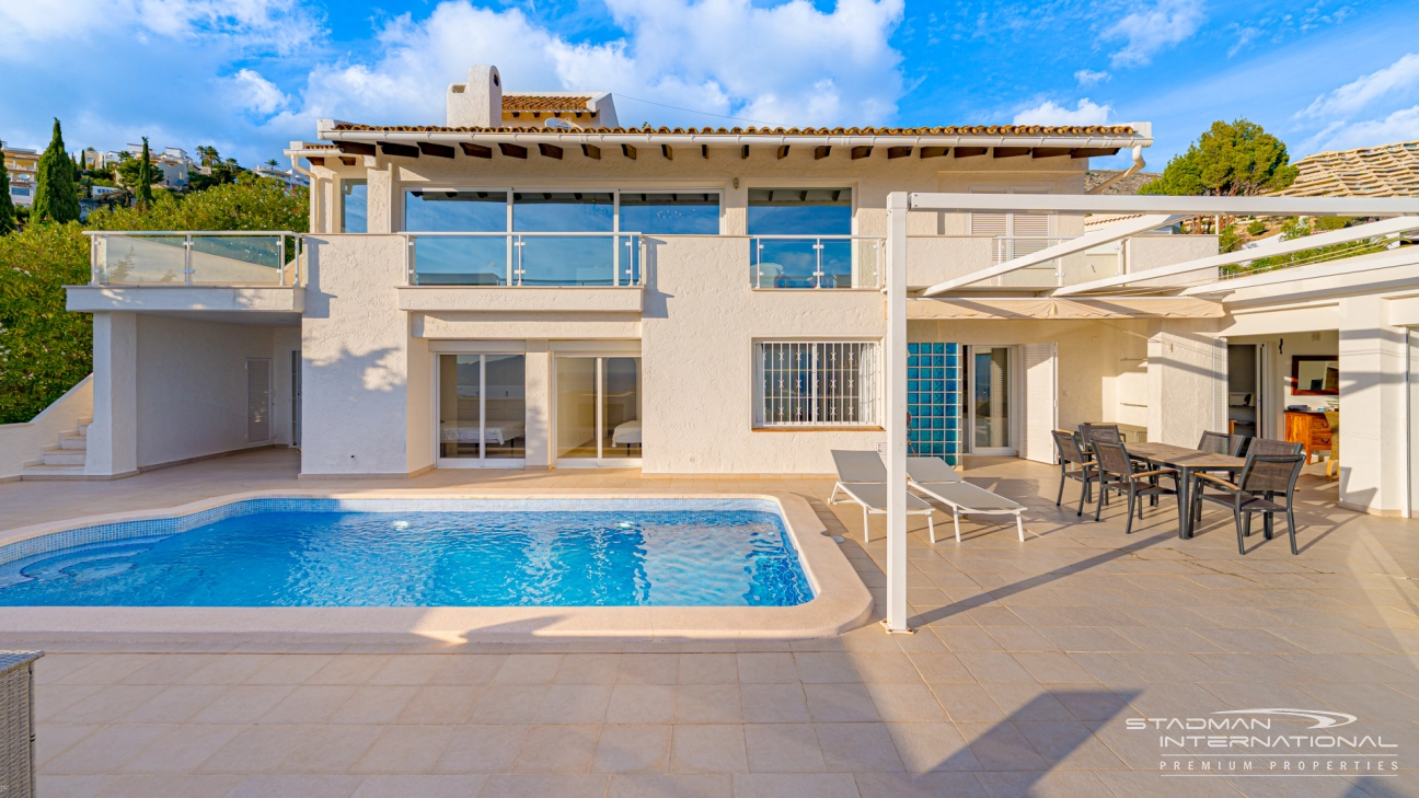 Amplia Villa Familiar con Apartamento y Hermosas Vistas al Mar