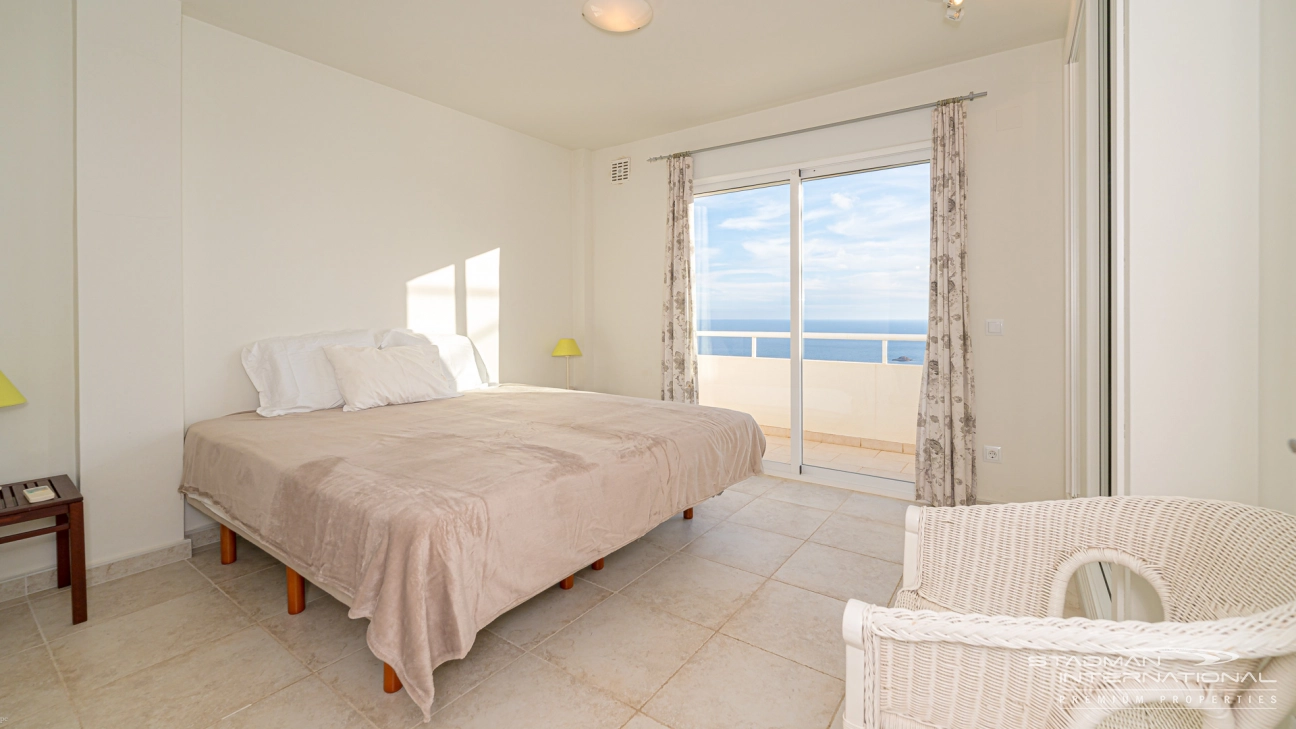 Amplia Villa Familiar con Apartamento y Hermosas Vistas al Mar