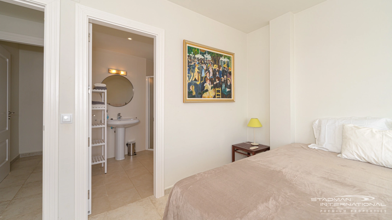 Amplia Villa Familiar con Apartamento y Hermosas Vistas al Mar