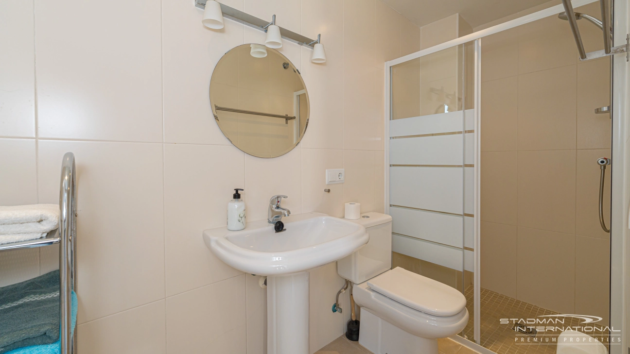 Amplia Villa Familiar con Apartamento y Hermosas Vistas al Mar