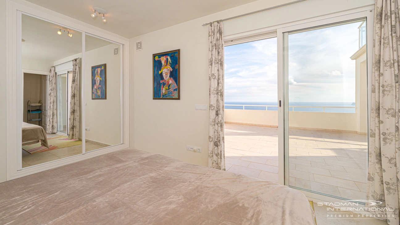 Amplia Villa Familiar con Apartamento y Hermosas Vistas al Mar