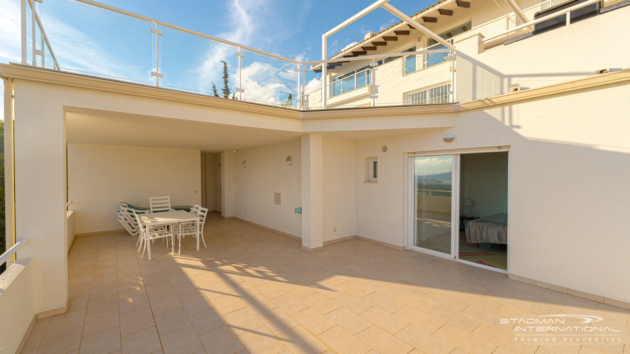 Amplia Villa Familiar con Apartamento y Hermosas Vistas al Mar