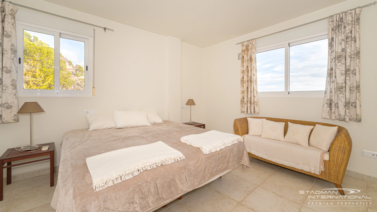 Amplia Villa Familiar con Apartamento y Hermosas Vistas al Mar