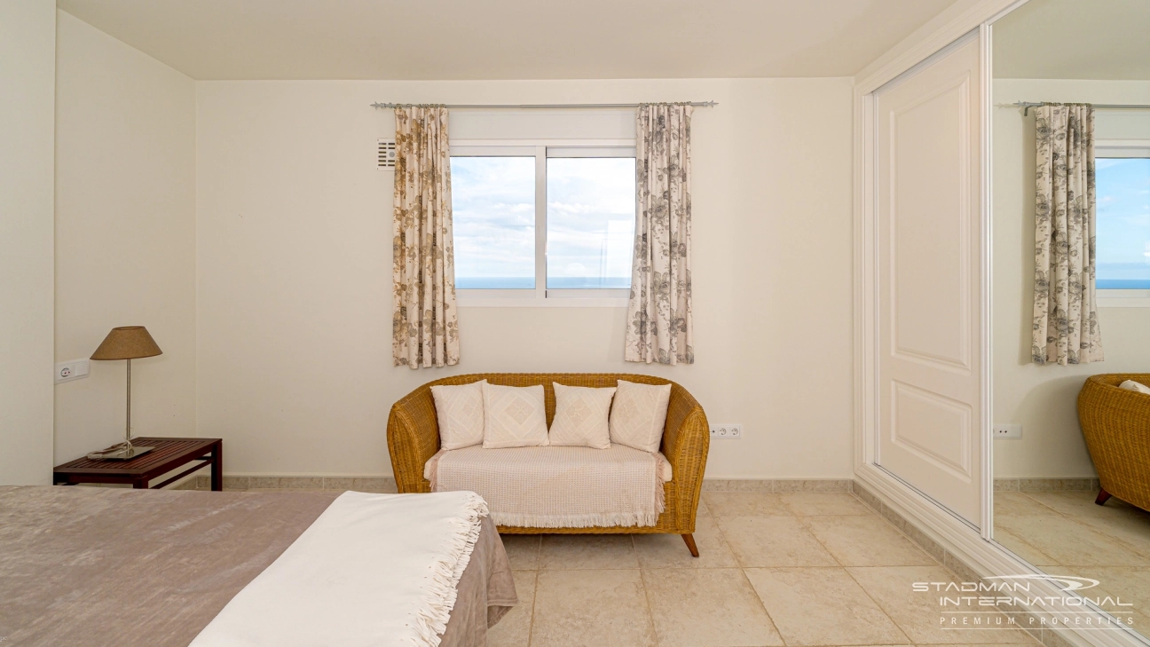 Amplia Villa Familiar con Apartamento y Hermosas Vistas al Mar