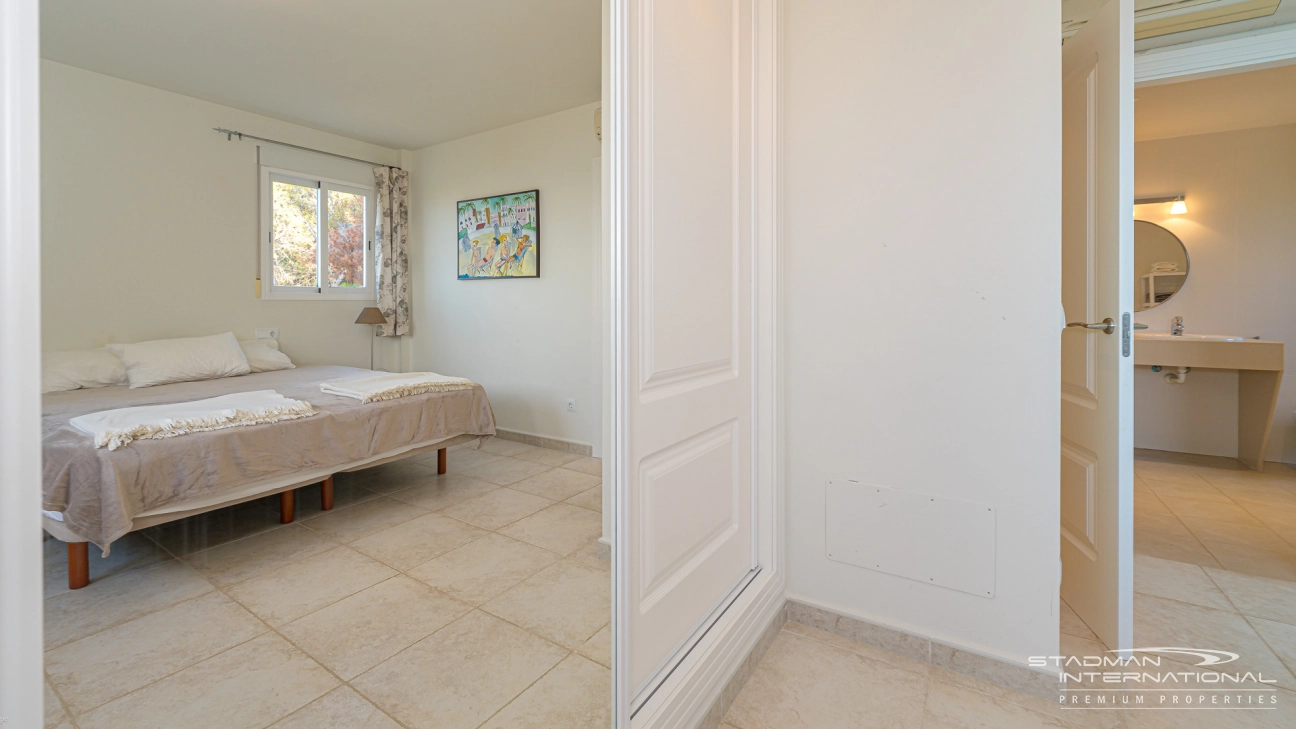 Amplia Villa Familiar con Apartamento y Hermosas Vistas al Mar