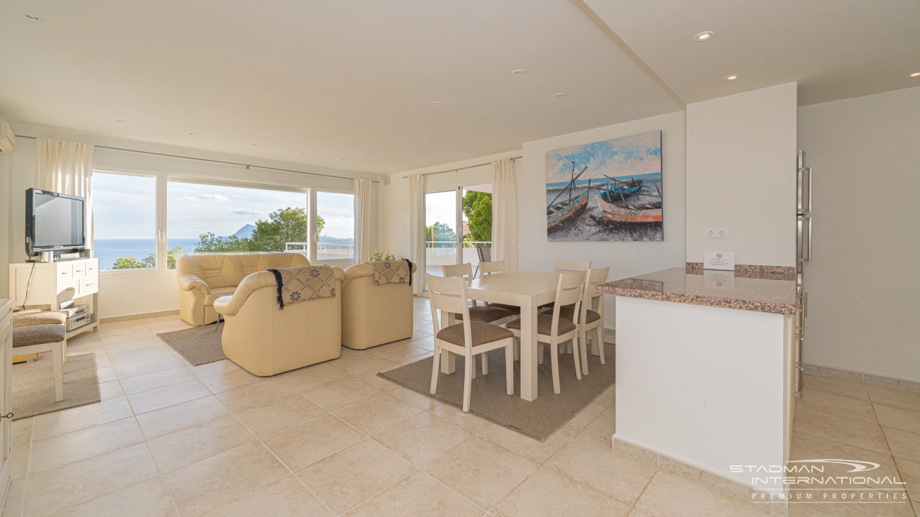 Amplia Villa Familiar con Apartamento y Hermosas Vistas al Mar