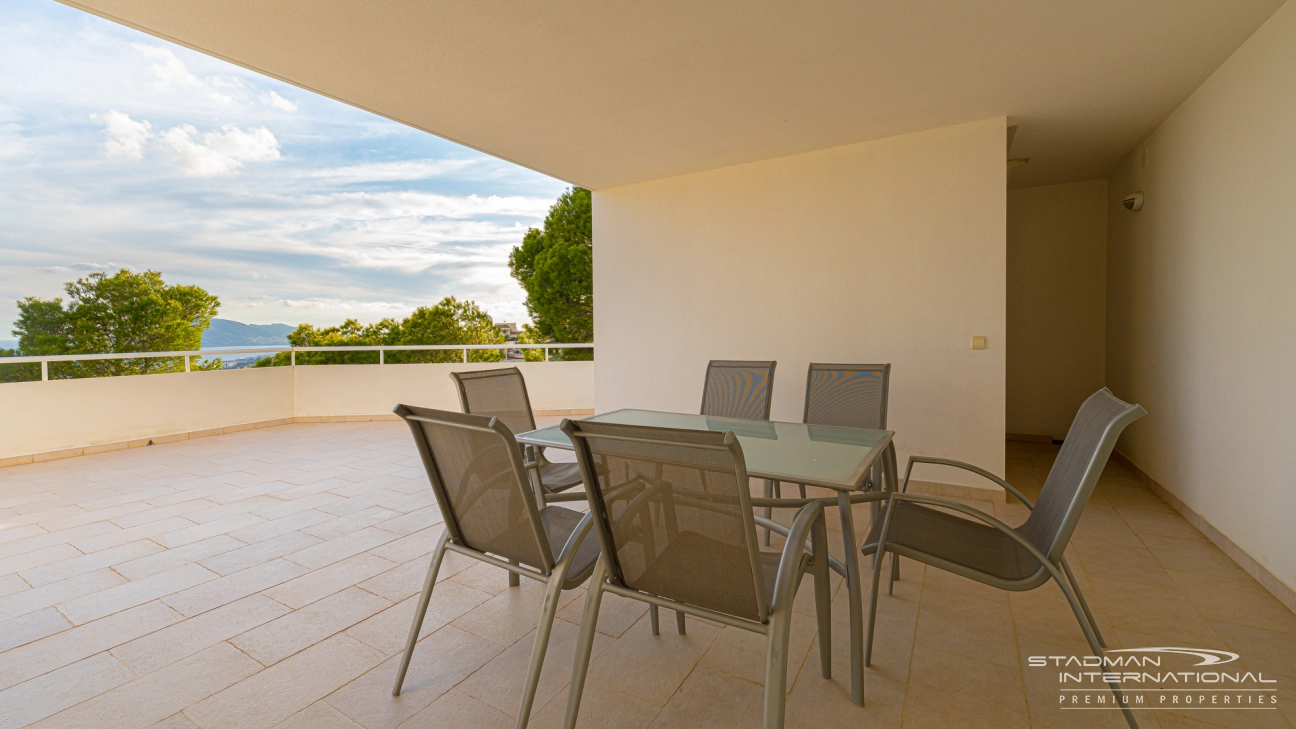 Amplia Villa Familiar con Apartamento y Hermosas Vistas al Mar