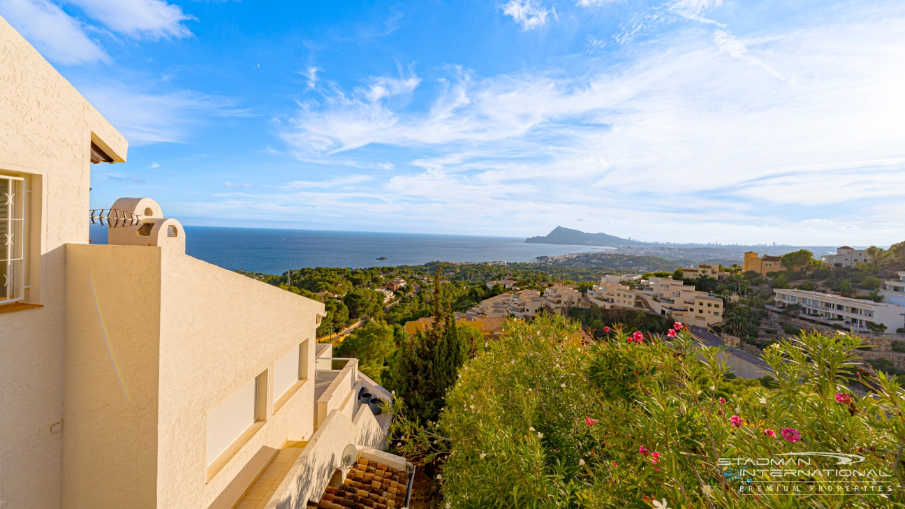 Amplia Villa Familiar con Apartamento y Hermosas Vistas al Mar