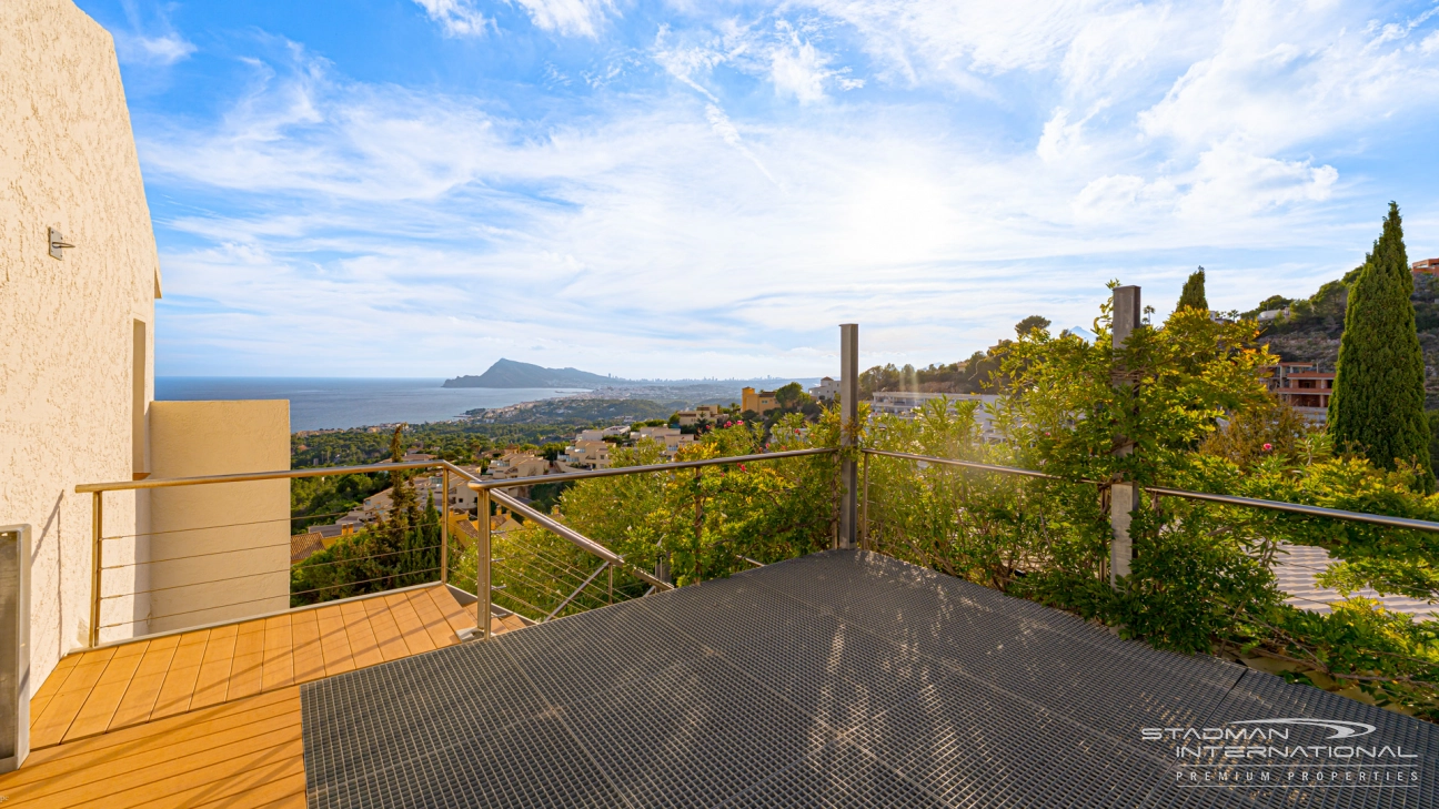 Amplia Villa Familiar con Apartamento y Hermosas Vistas al Mar