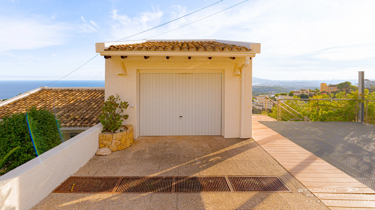 Amplia Villa Familiar con Apartamento y Hermosas Vistas al Mar