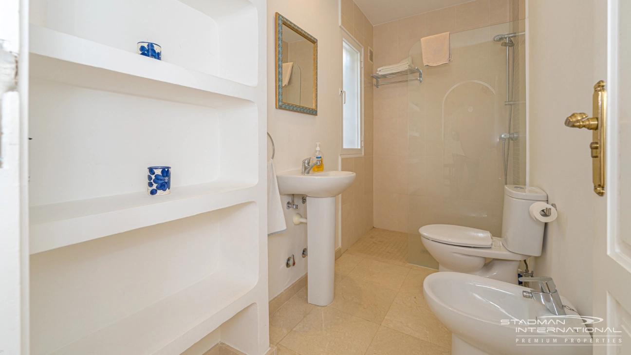 Amplia Villa Familiar con Apartamento y Hermosas Vistas al Mar