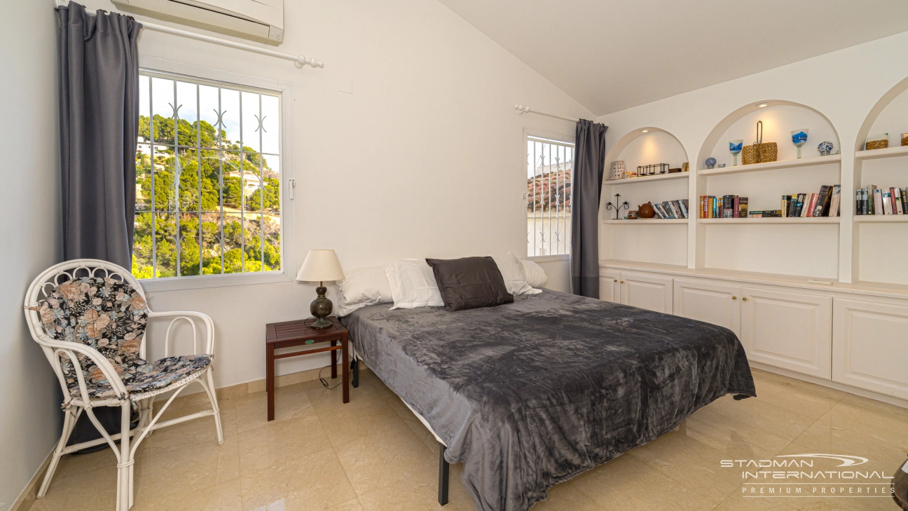 Amplia Villa Familiar con Apartamento y Hermosas Vistas al Mar