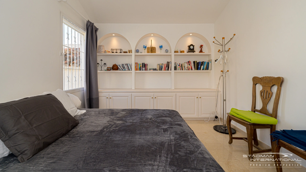 Amplia Villa Familiar con Apartamento y Hermosas Vistas al Mar