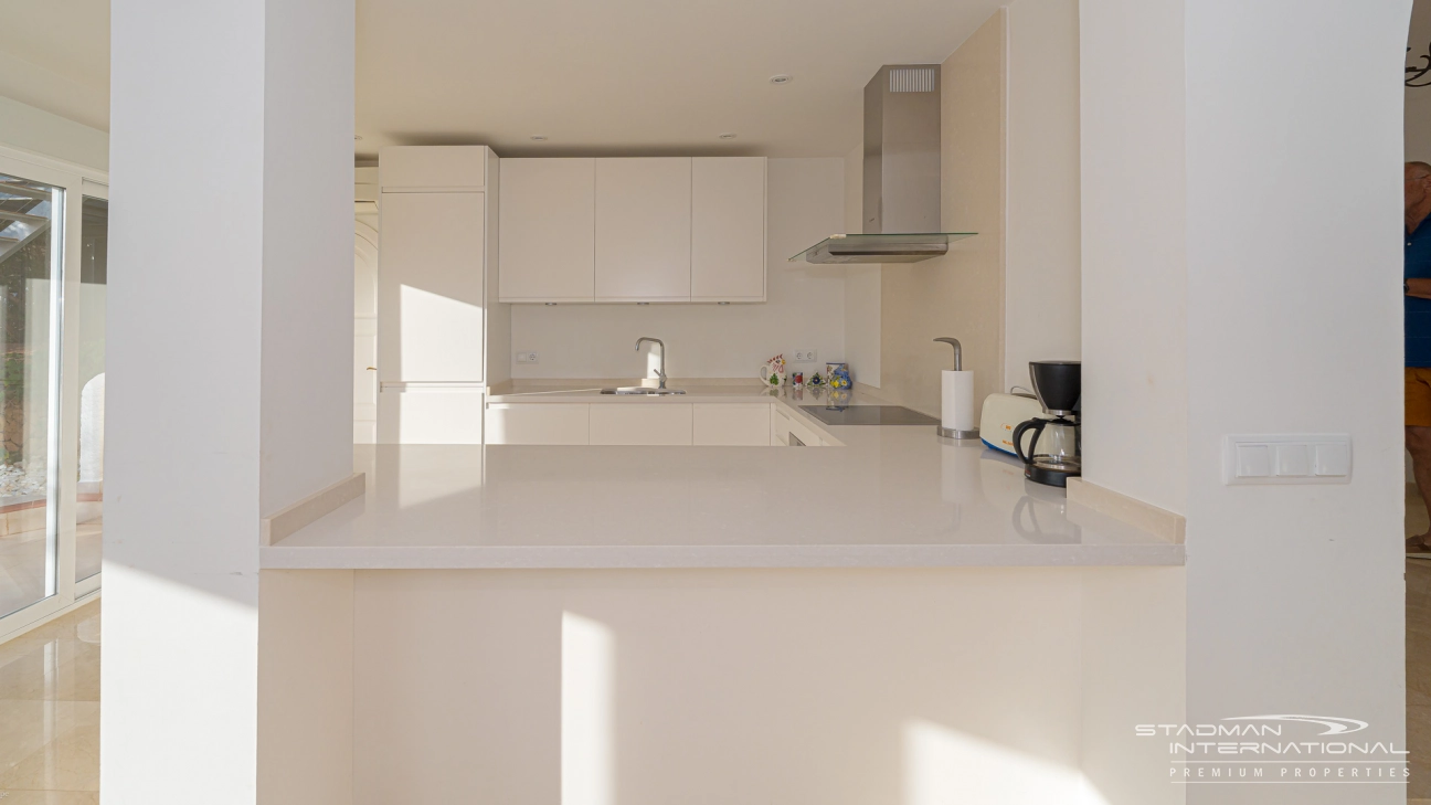 Amplia Villa Familiar con Apartamento y Hermosas Vistas al Mar