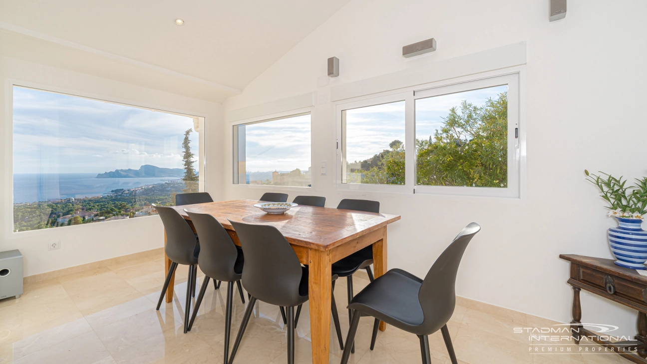 Amplia Villa Familiar con Apartamento y Hermosas Vistas al Mar