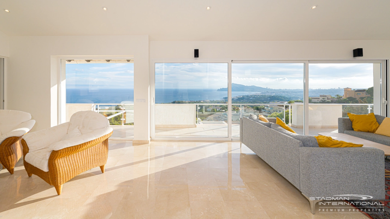 Amplia Villa Familiar con Apartamento y Hermosas Vistas al Mar