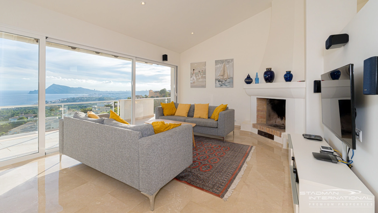 Amplia Villa Familiar con Apartamento y Hermosas Vistas al Mar