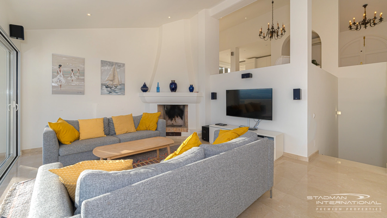 Amplia Villa Familiar con Apartamento y Hermosas Vistas al Mar