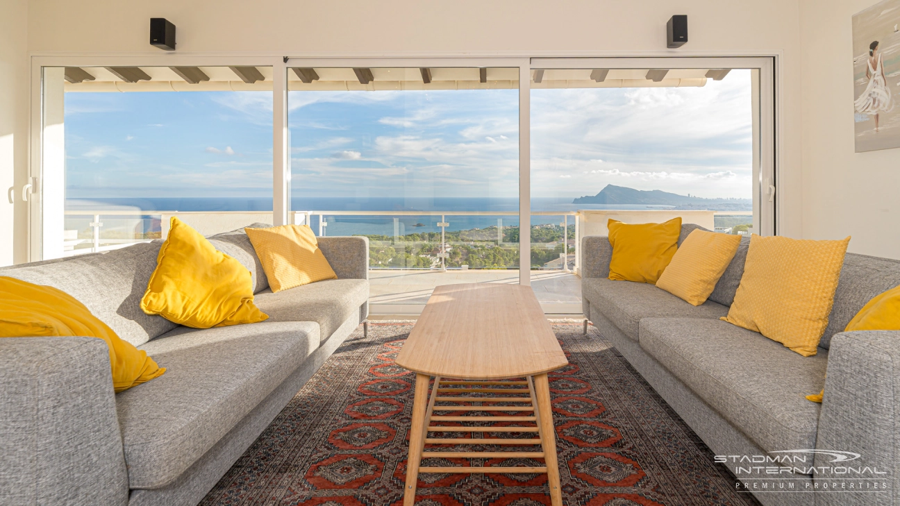 Amplia Villa Familiar con Apartamento y Hermosas Vistas al Mar