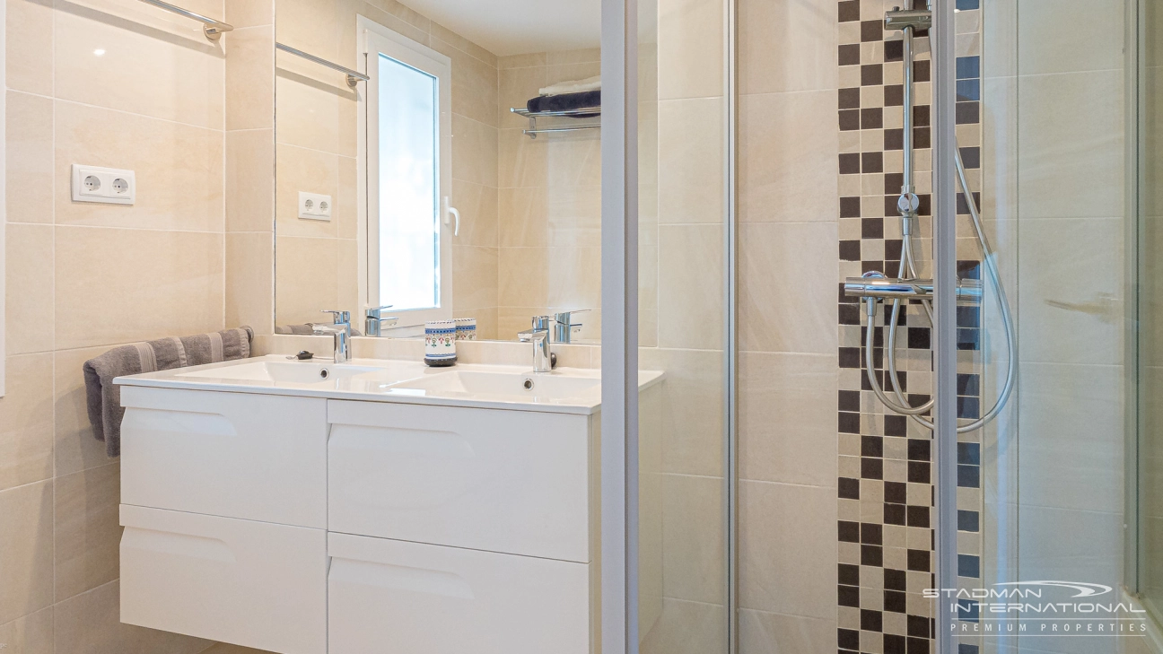 Amplia Villa Familiar con Apartamento y Hermosas Vistas al Mar