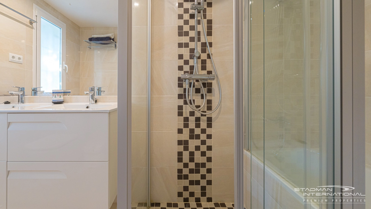 Amplia Villa Familiar con Apartamento y Hermosas Vistas al Mar