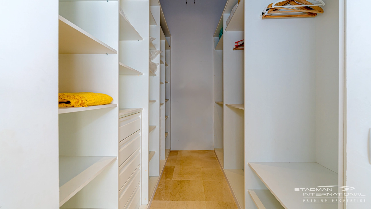 Amplia Villa Familiar con Apartamento y Hermosas Vistas al Mar