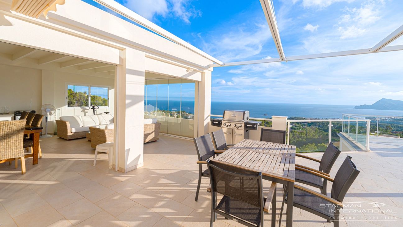 Amplia Villa Familiar con Apartamento y Hermosas Vistas al Mar