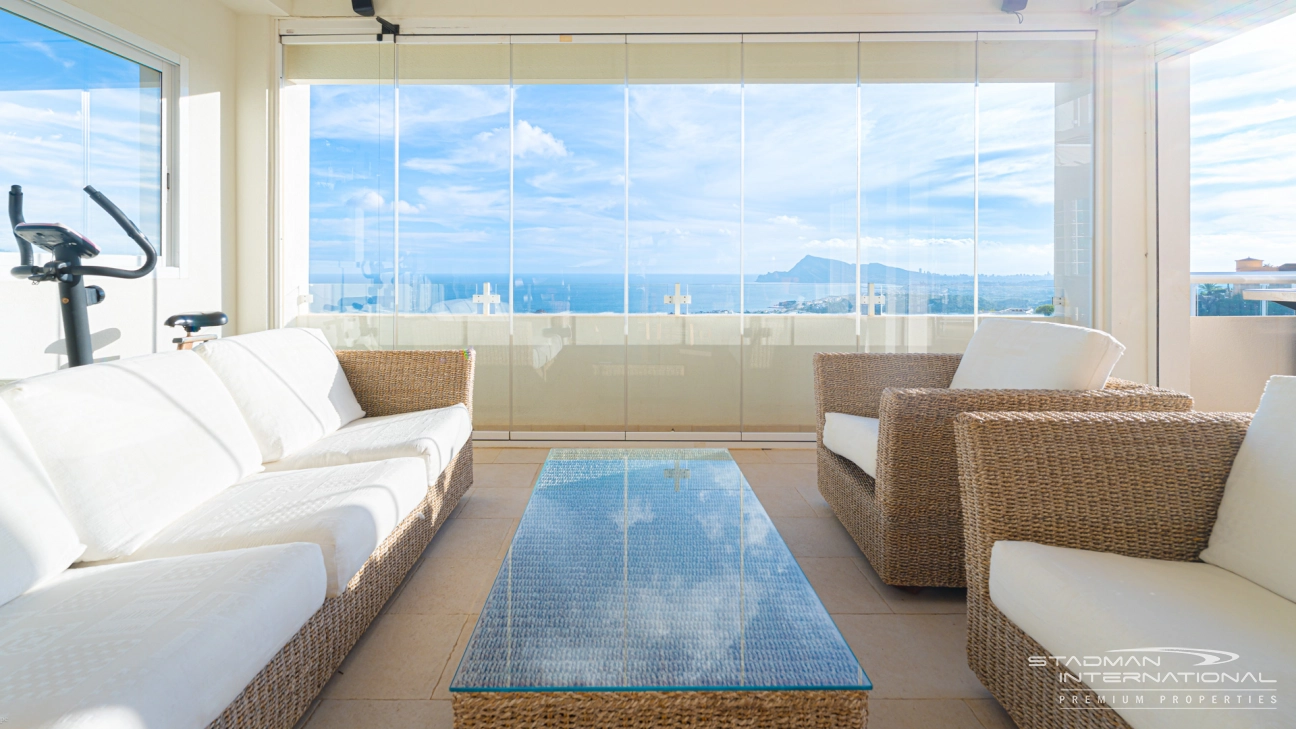 Amplia Villa Familiar con Apartamento y Hermosas Vistas al Mar