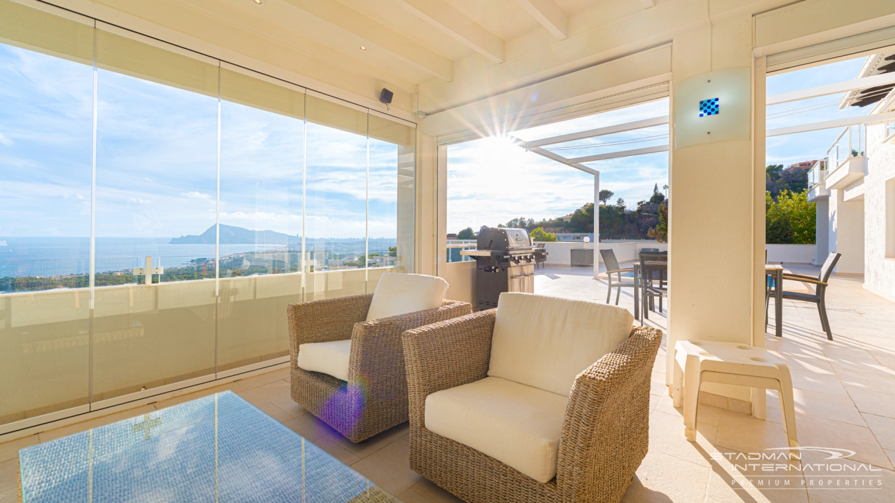 Amplia Villa Familiar con Apartamento y Hermosas Vistas al Mar