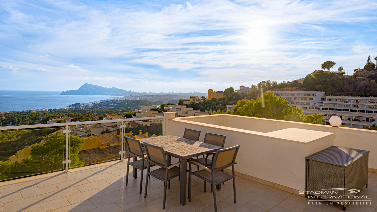 Amplia Villa Familiar con Apartamento y Hermosas Vistas al Mar