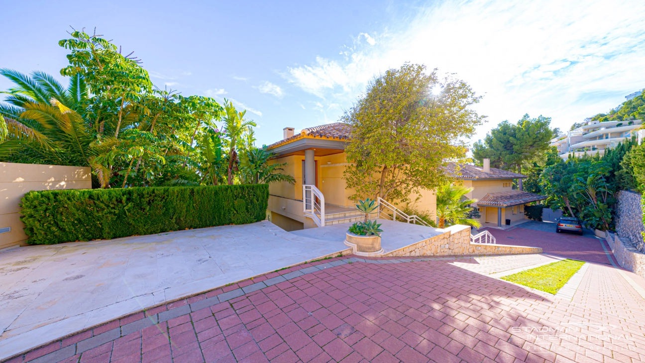Villa de Luxe Spacieuse avec Vue Imprenable sur la Mer à Altea Hills