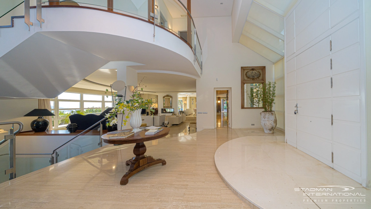 Villa de Luxe Spacieuse avec Vue Imprenable sur la Mer à Altea Hills