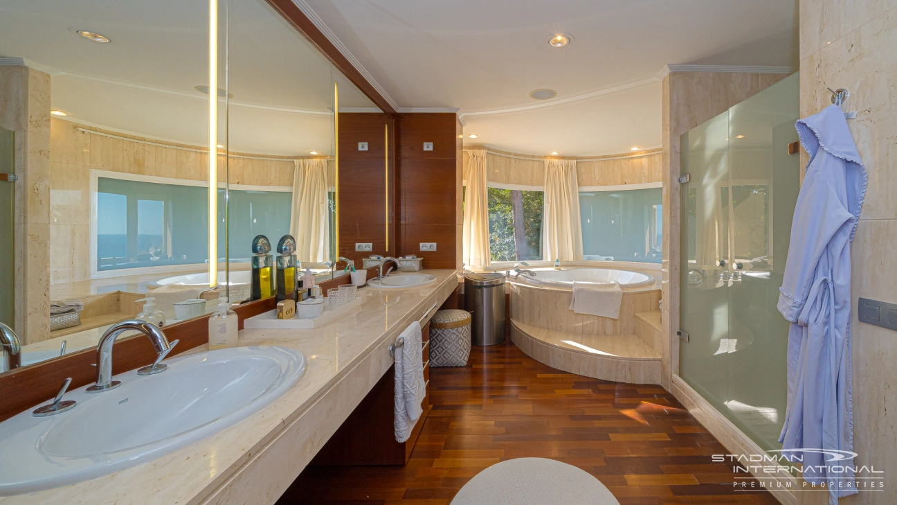 Villa de Luxe Spacieuse avec Vue Imprenable sur la Mer à Altea Hills