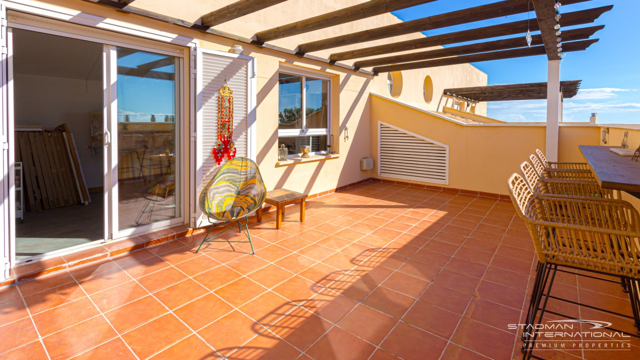 Penthouse Spacieux près du Port de Porto Senso et de la Plage