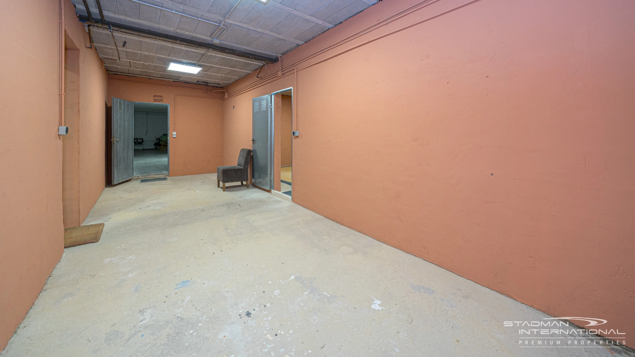 Gelijkvloerse Villa met Zeezicht, Ruime Garage en Onderbouw