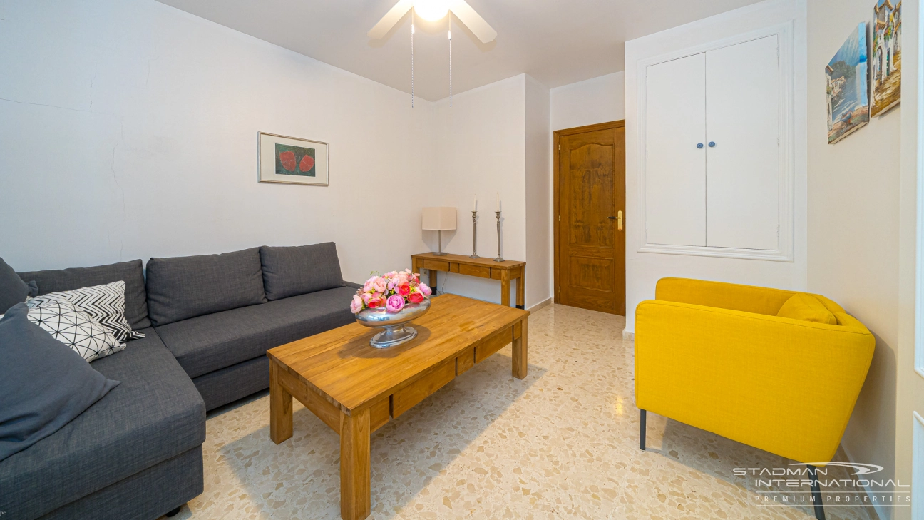 Gelijkvloerse Villa met Zeezicht, Ruime Garage en Onderbouw