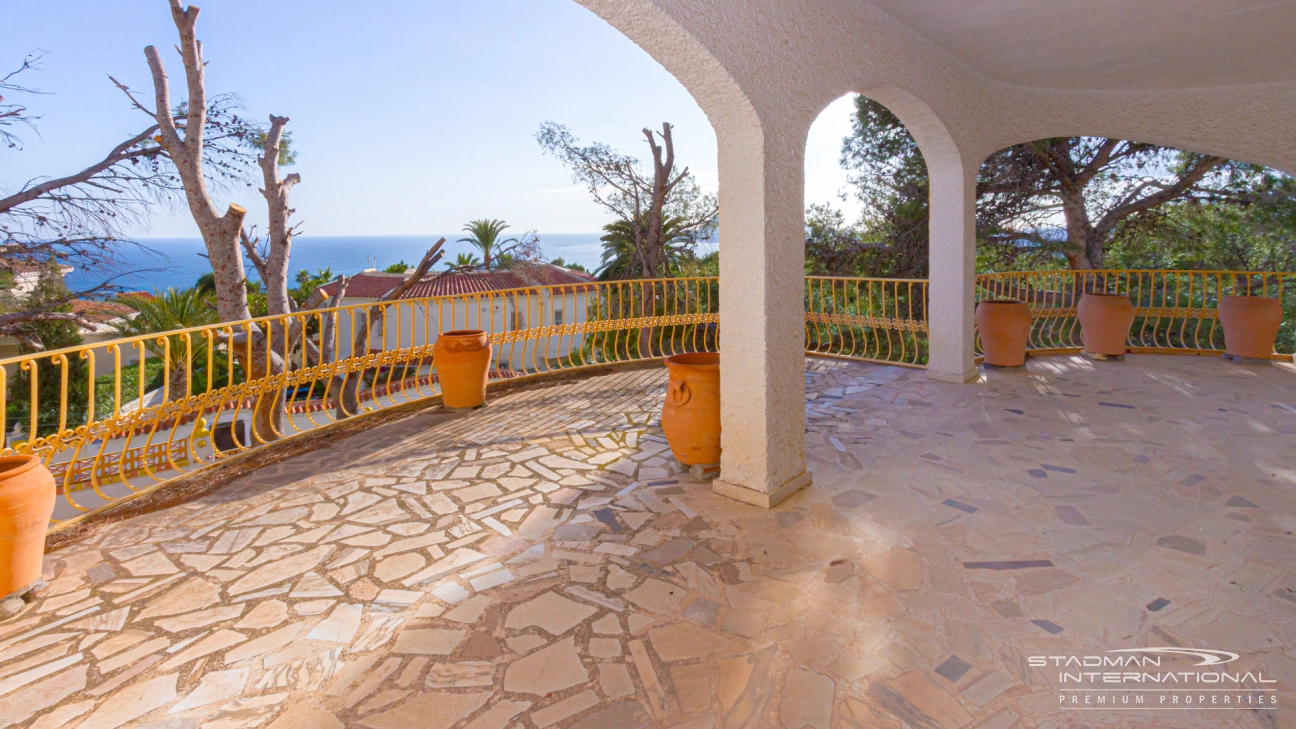 Renovatieproject met Zeezicht op een Toplocatie in Altea La Vella