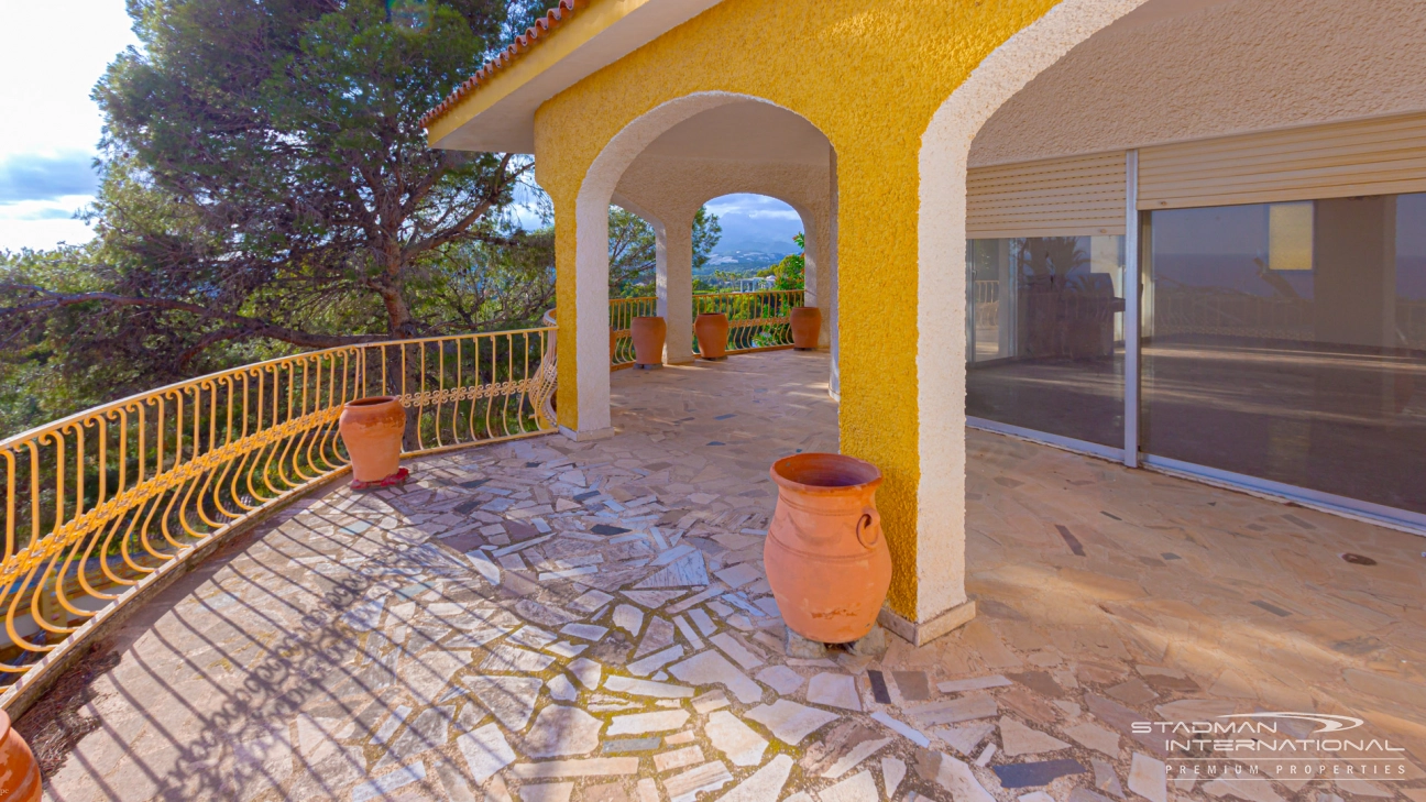 Renovatieproject met Zeezicht op een Toplocatie in Altea La Vella