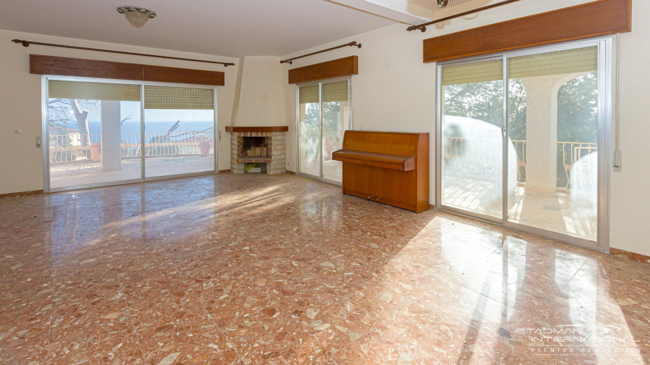 Renovatieproject met Zeezicht op een Toplocatie in Altea La Vella