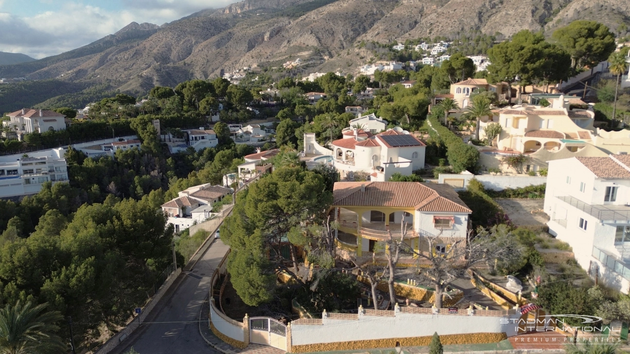 Renovatieproject met Zeezicht op een Toplocatie in Altea La Vella