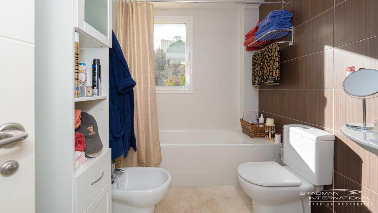 Spacieux Appartement avec Superbes Vues sur la Mer à Altea Hills