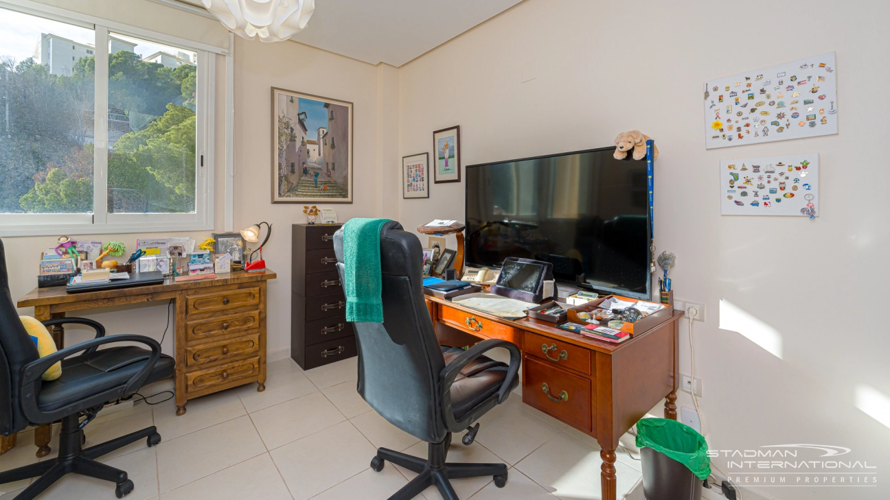 Spacieux Appartement avec Superbes Vues sur la Mer à Altea Hills