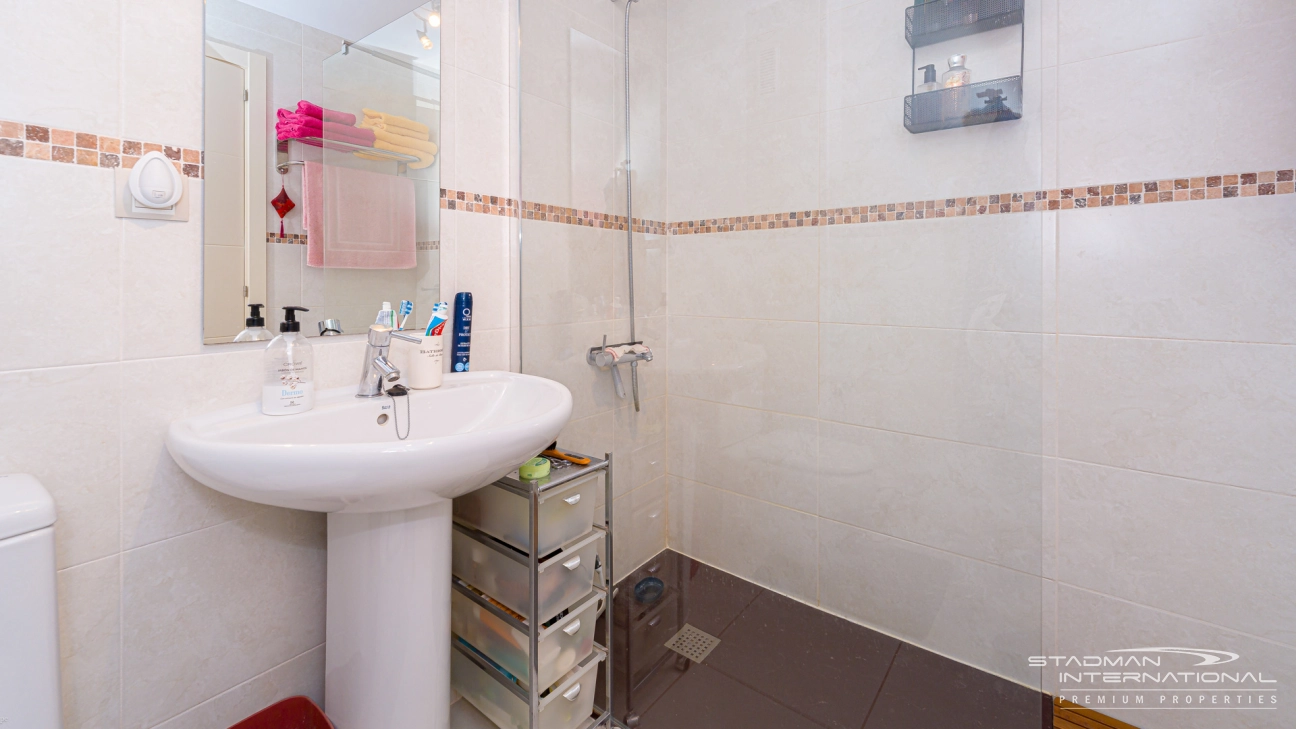 Spacieux Appartement avec Superbes Vues sur la Mer à Altea Hills