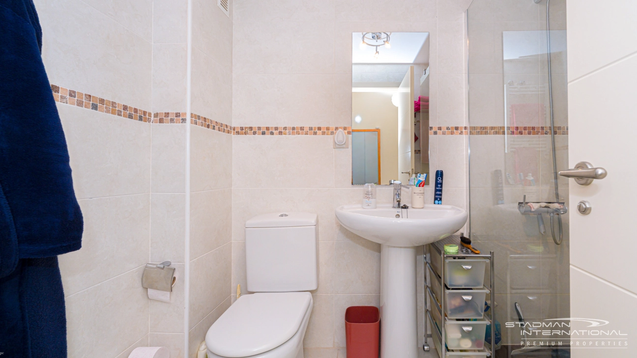 Spacieux Appartement avec Superbes Vues sur la Mer à Altea Hills